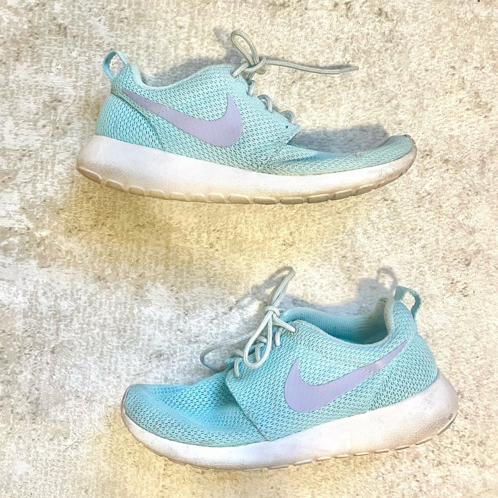 Blue and lilac roshe run sneakers